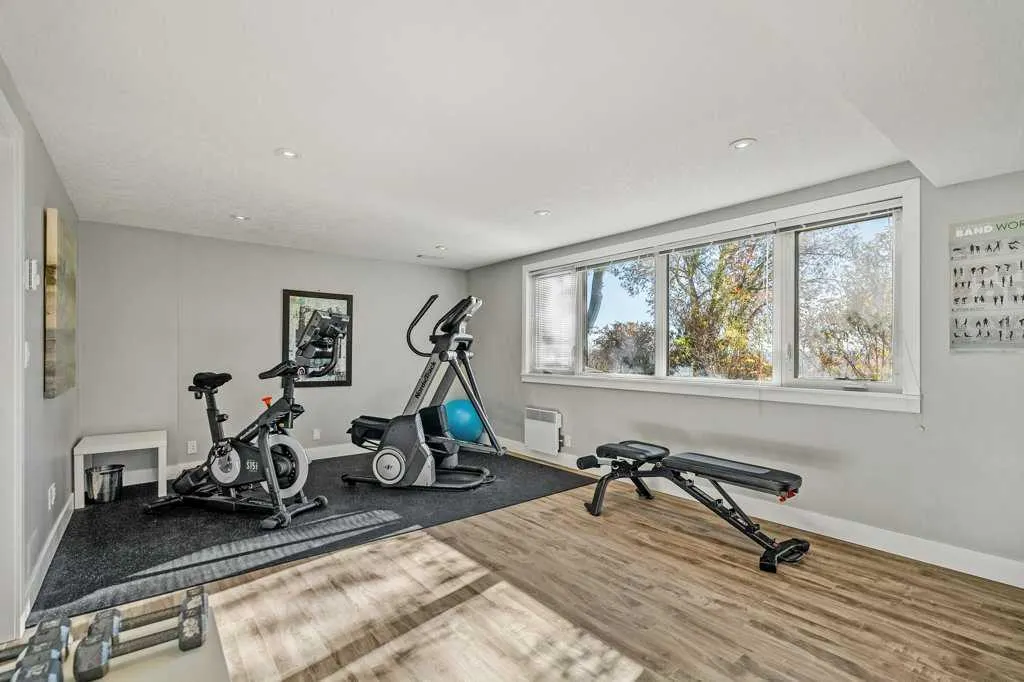 276 Edenwold Drive NW