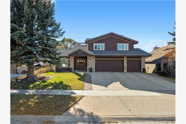 276 Edenwold Drive NW