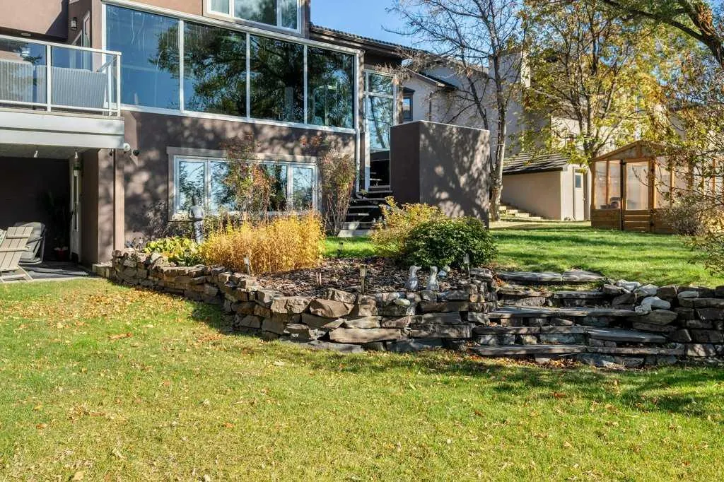 276 Edenwold Drive NW
