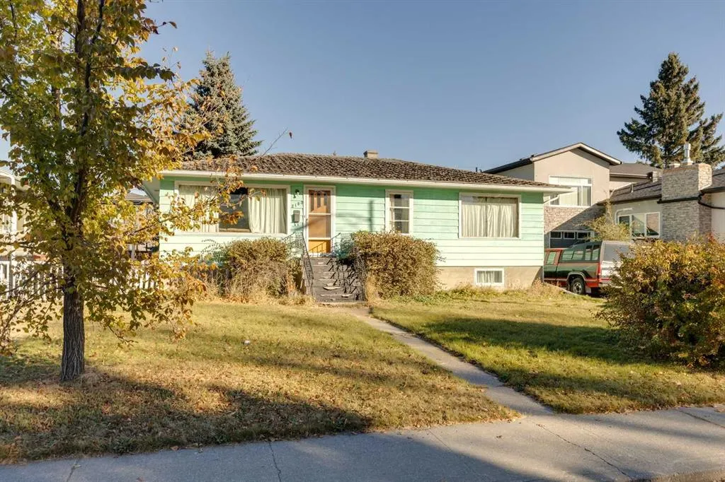 2108 Halifax Crescent NW
