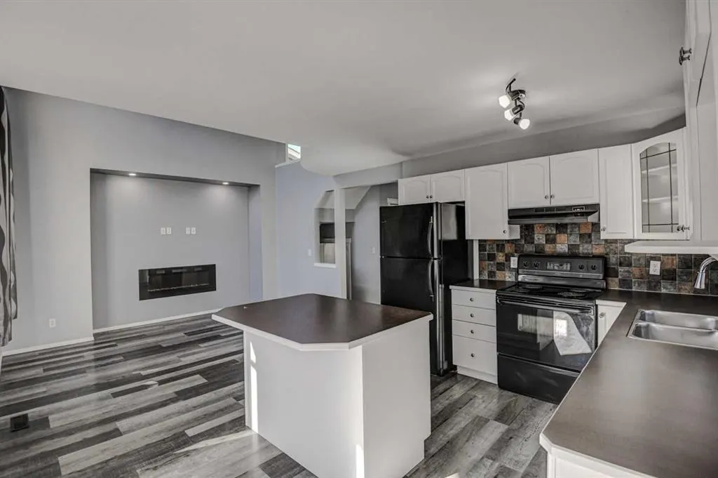 61 Everstone Avenue SW