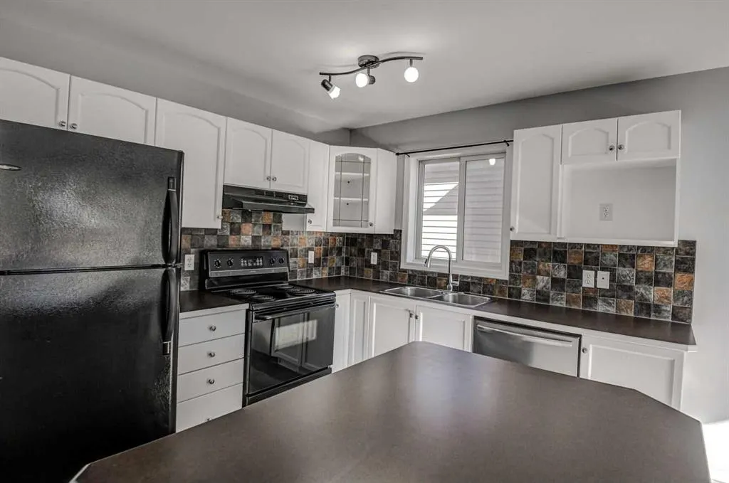 61 Everstone Avenue SW