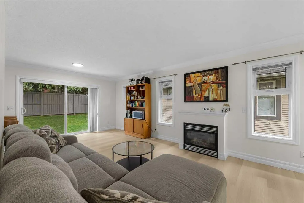 27 Cedarwood Lane SW
