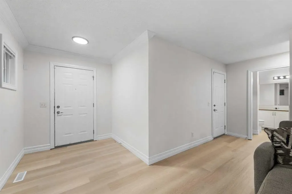 27 Cedarwood Lane SW