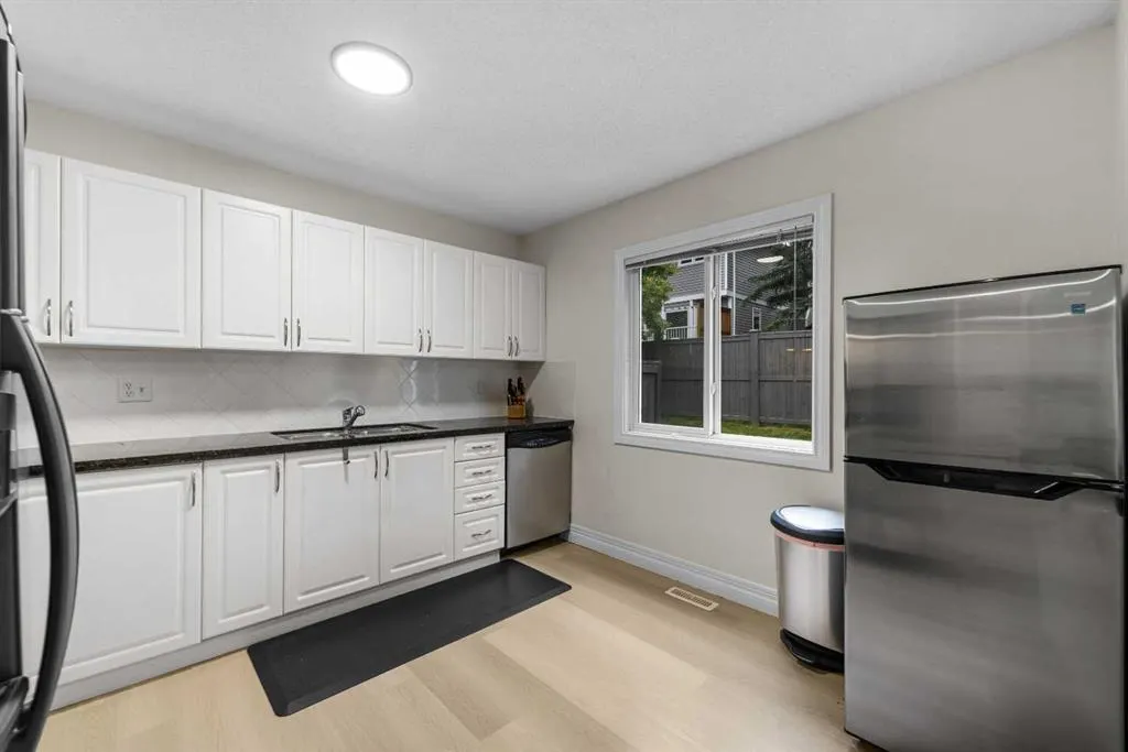 27 Cedarwood Lane SW