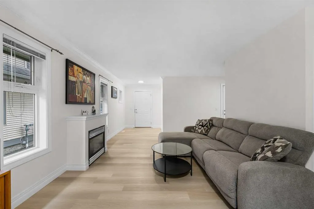 27 Cedarwood Lane SW