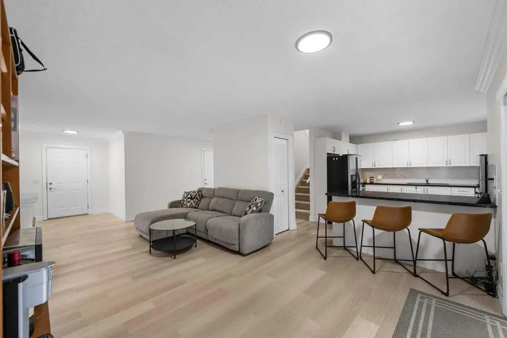 27 Cedarwood Lane SW