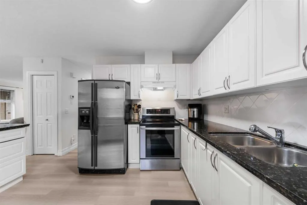 27 Cedarwood Lane SW