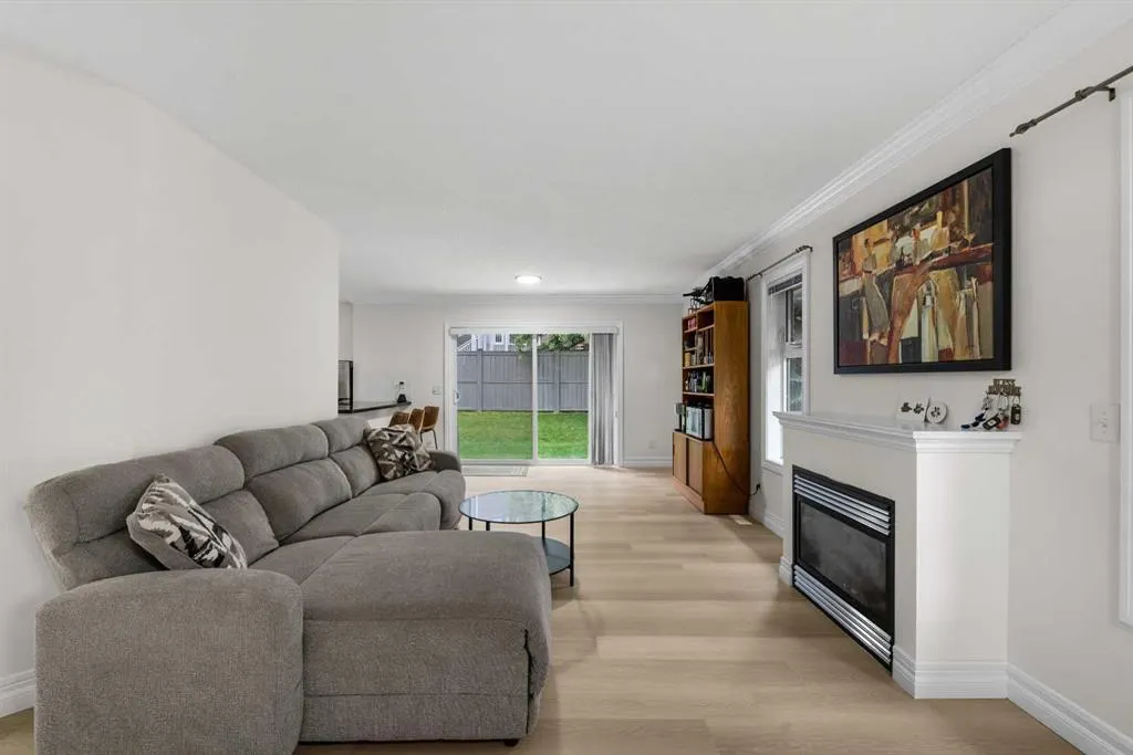 27 Cedarwood Lane SW