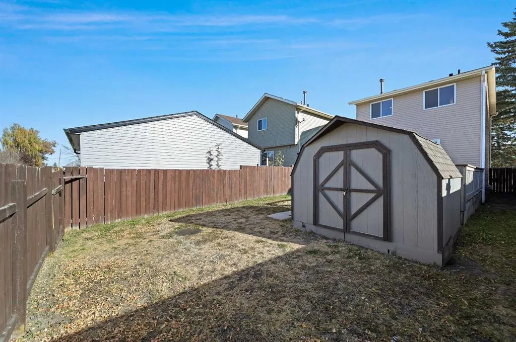 128 Castlegreen Close NE