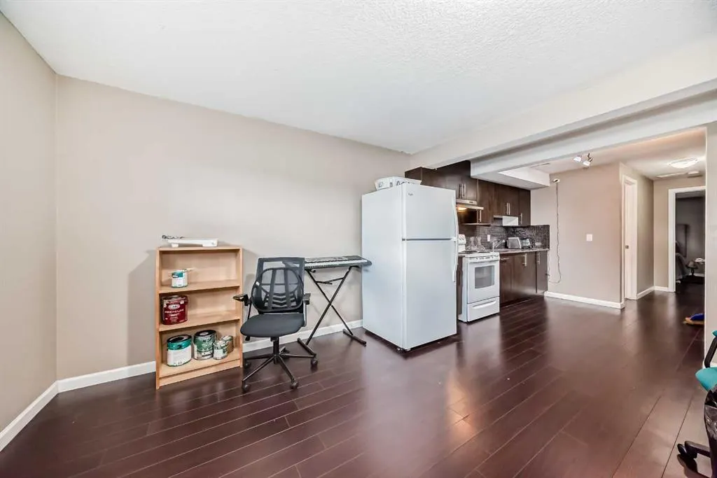 30 Falmere Way NE