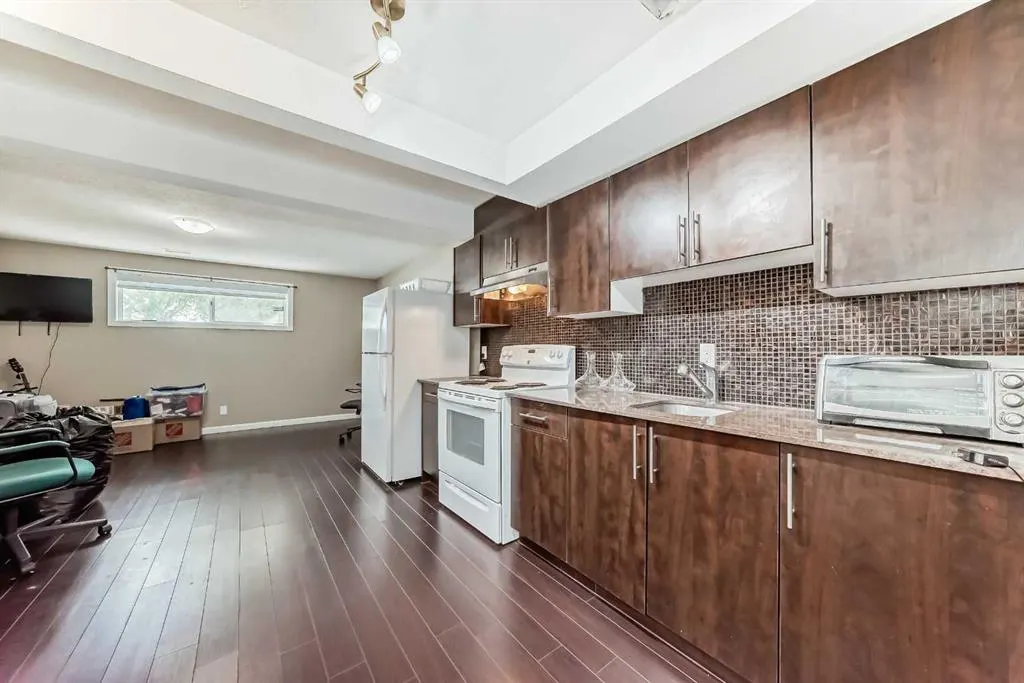 30 Falmere Way NE