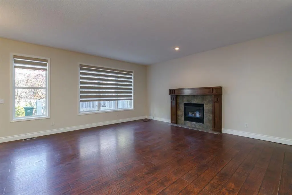 186 COPPERFIELD Close SE