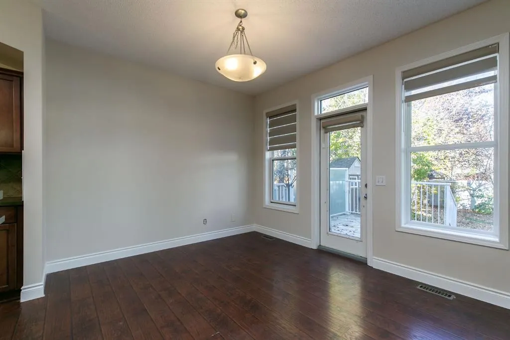 186 COPPERFIELD Close SE