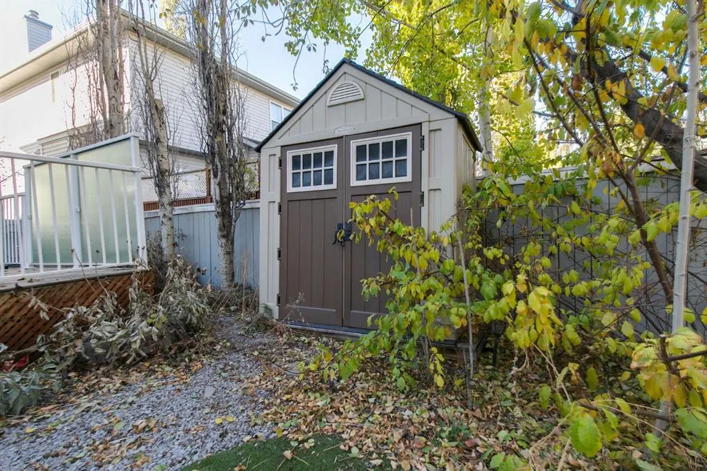 186 COPPERFIELD Close SE