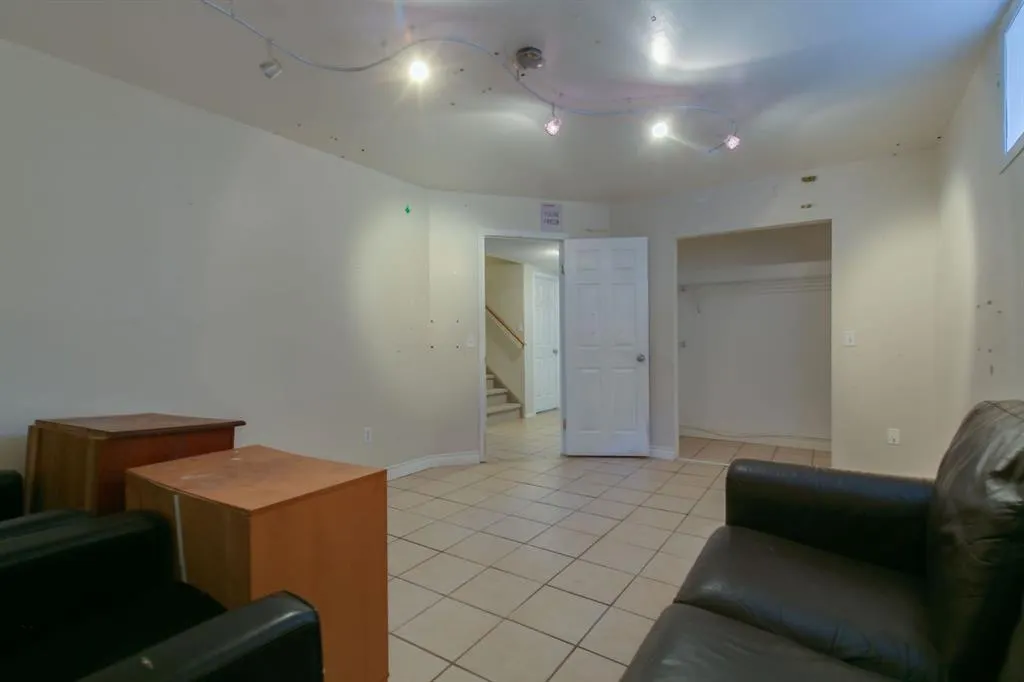 186 COPPERFIELD Close SE