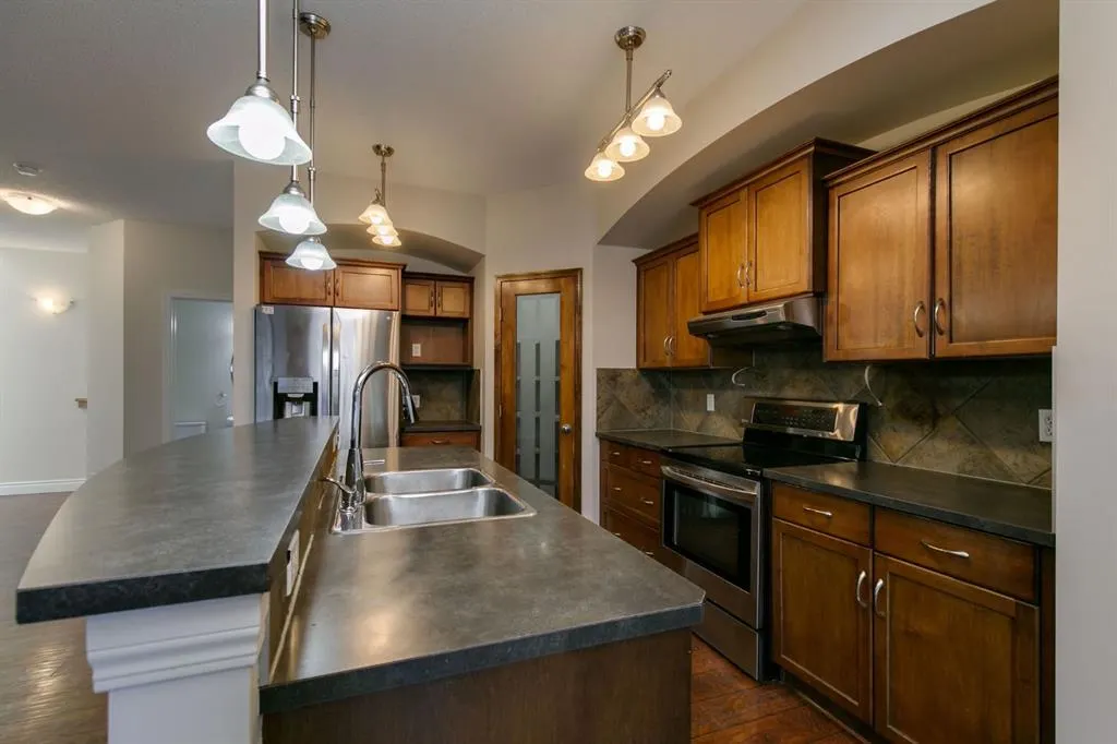 186 COPPERFIELD Close SE