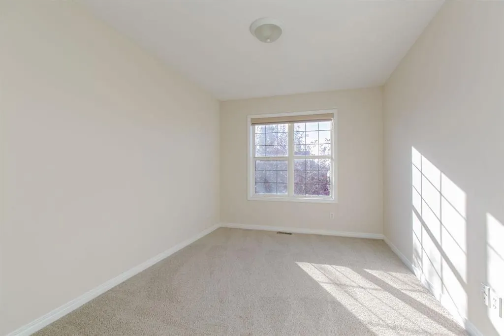 186 COPPERFIELD Close SE