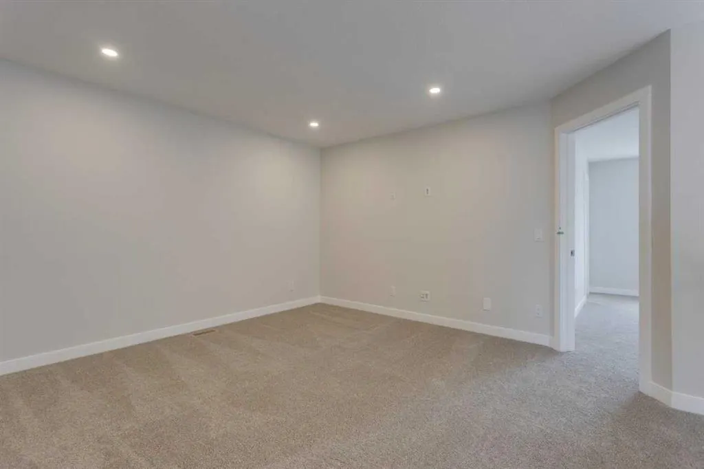 304 Edith Place NW