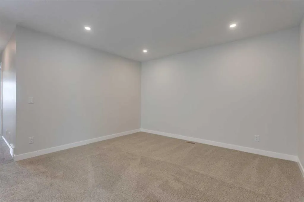304 Edith Place NW