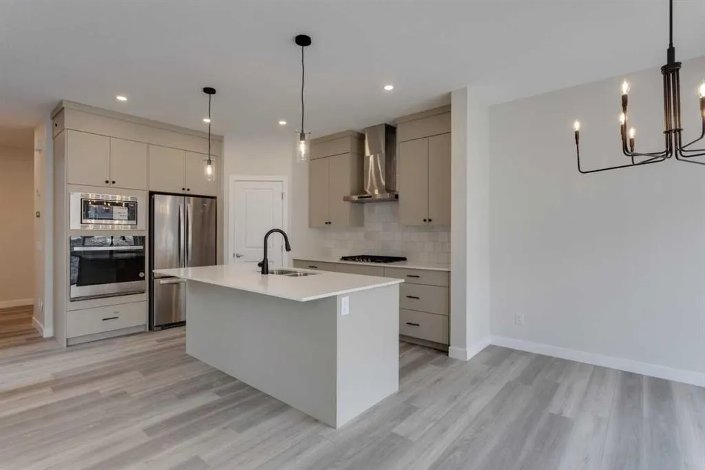 304 Edith Place NW