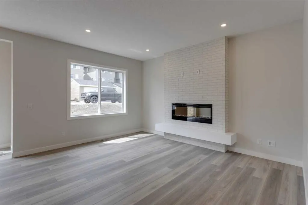 304 Edith Place NW