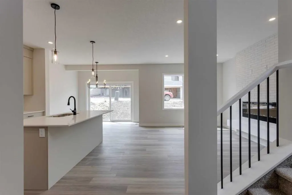 304 Edith Place NW