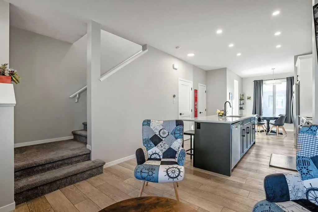 325 Ellen Park