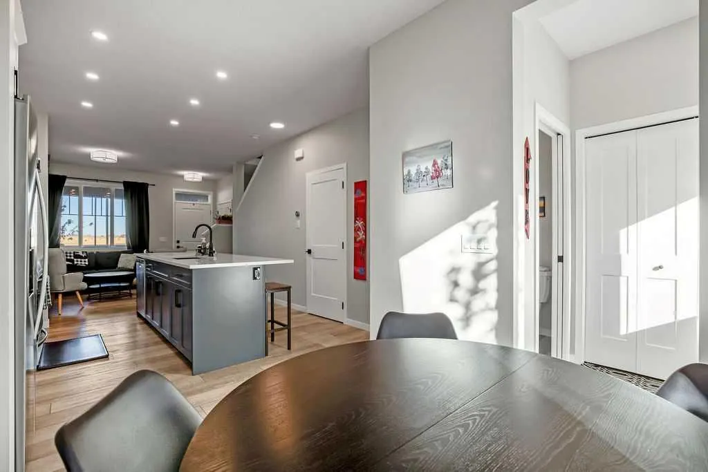 325 Ellen Park