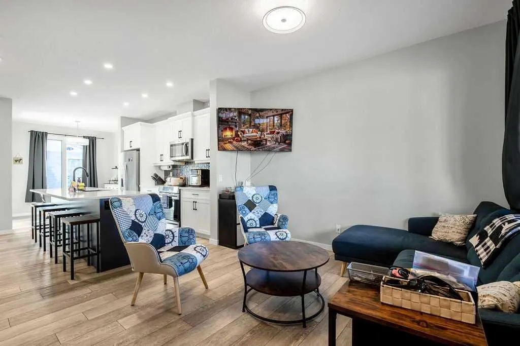 325 Ellen Park