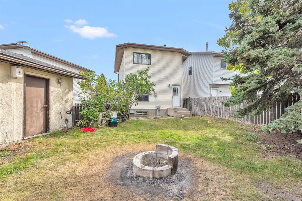 232 Abadan Place NE