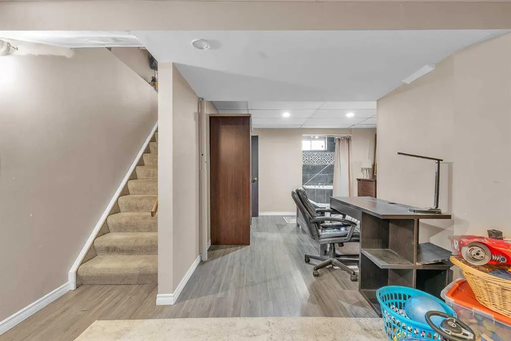 232 Abadan Place NE