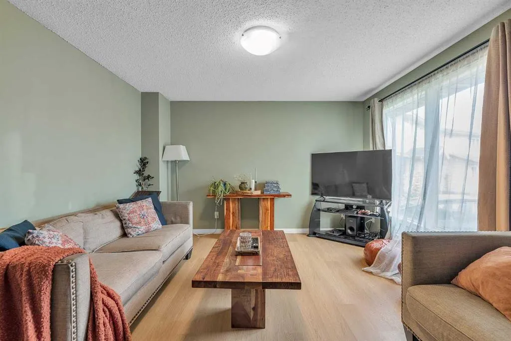 232 Abadan Place NE