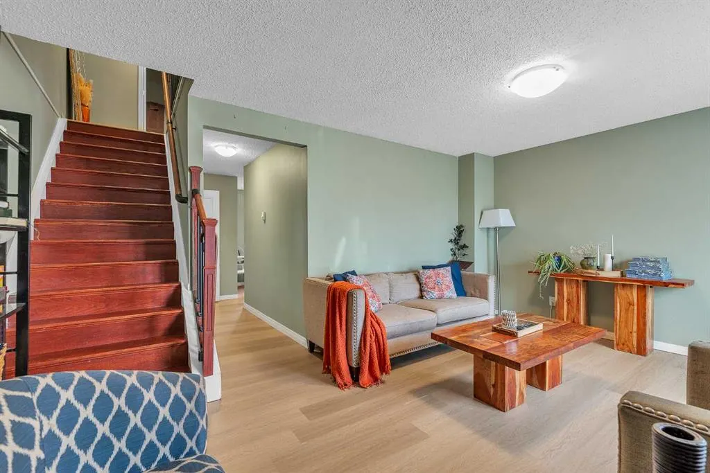 232 Abadan Place NE