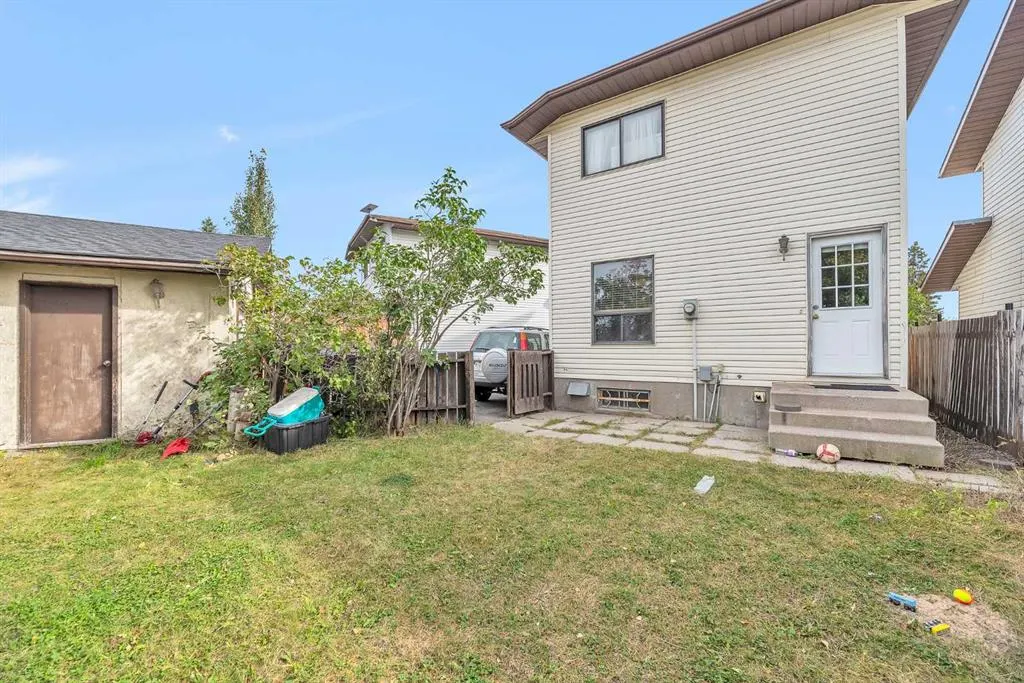 232 Abadan Place NE