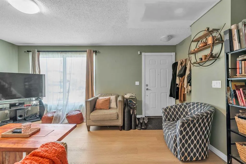 232 Abadan Place NE