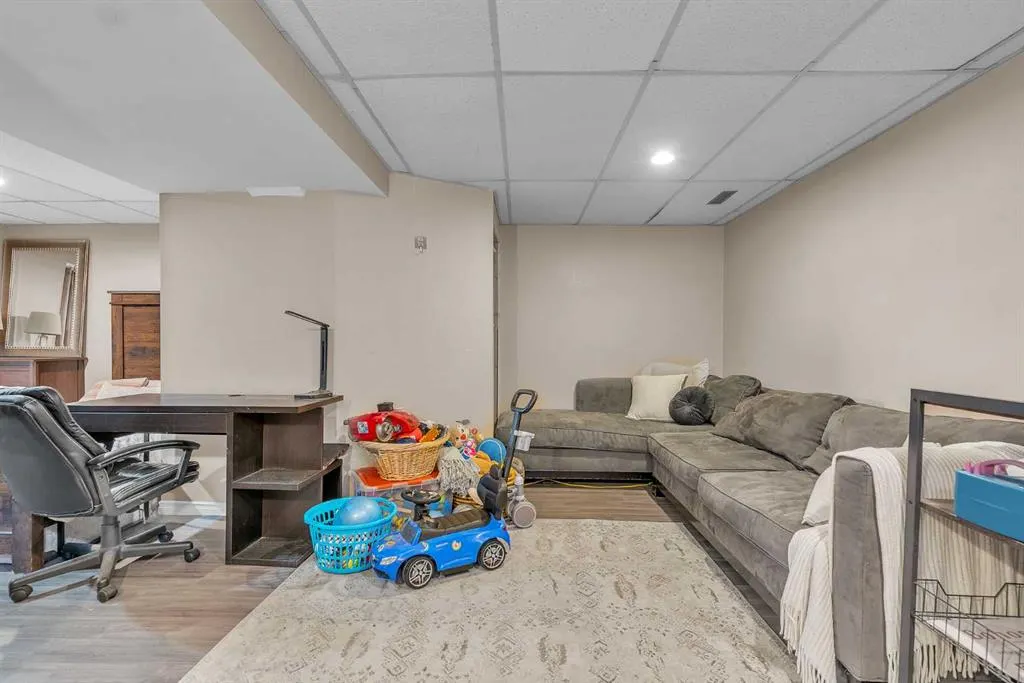 232 Abadan Place NE