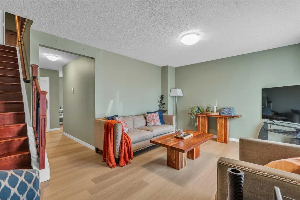 232 Abadan Place NE