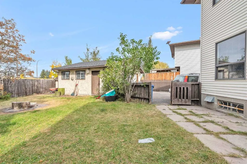 232 Abadan Place NE