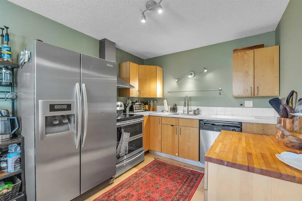 232 Abadan Place NE