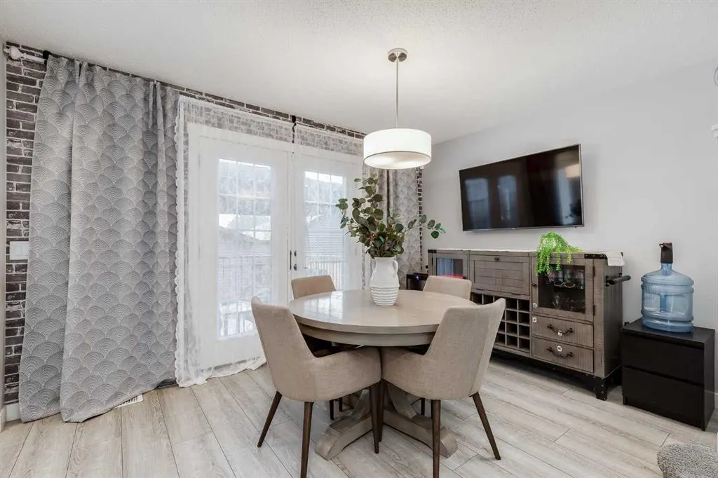 1037 Chinook Gate Heath SW