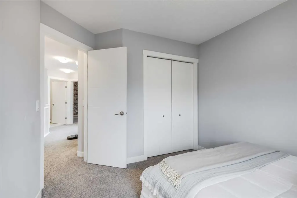 1037 Chinook Gate Heath SW