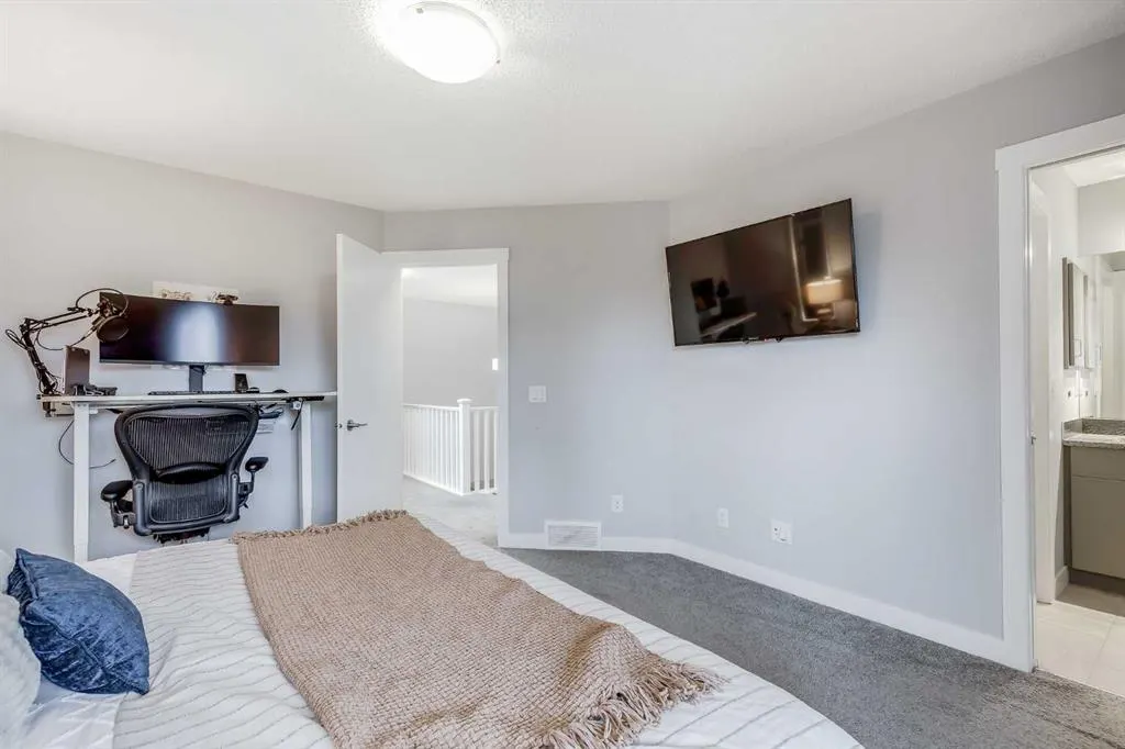1037 Chinook Gate Heath SW