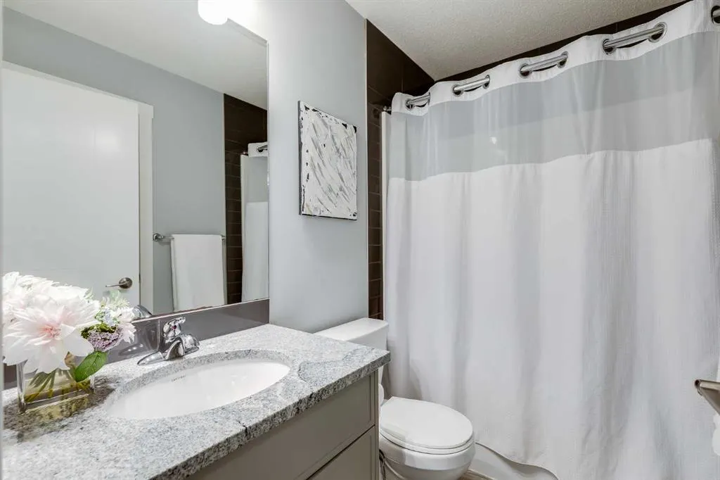 1037 Chinook Gate Heath SW