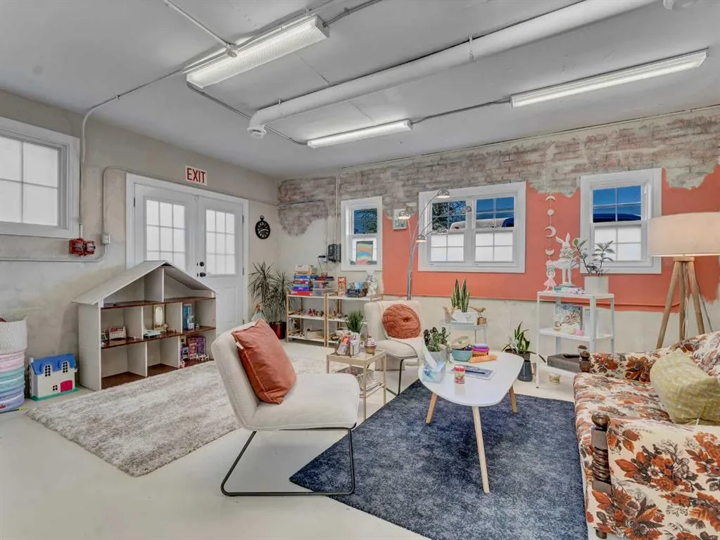 339 North Railway Street SE