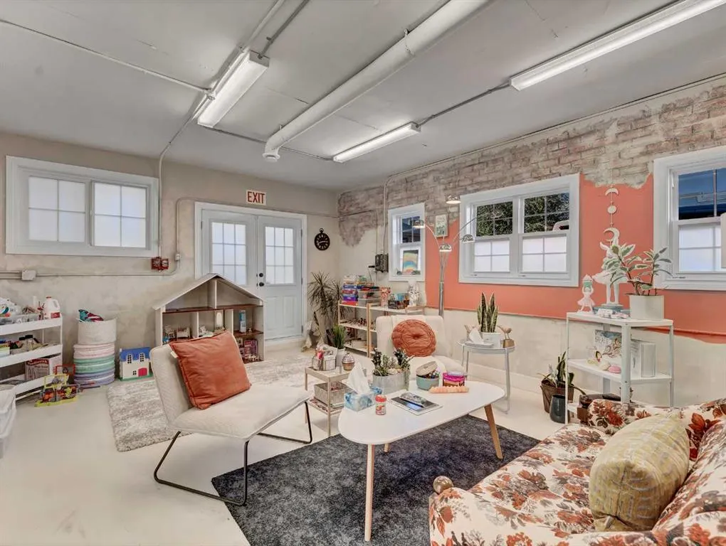 339 North Railway Street SE