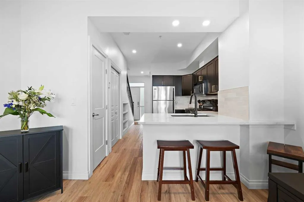 108 Rockyledge View NW, #13
