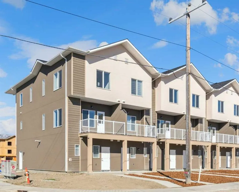 95 Saddlecrest Circle NE, #102