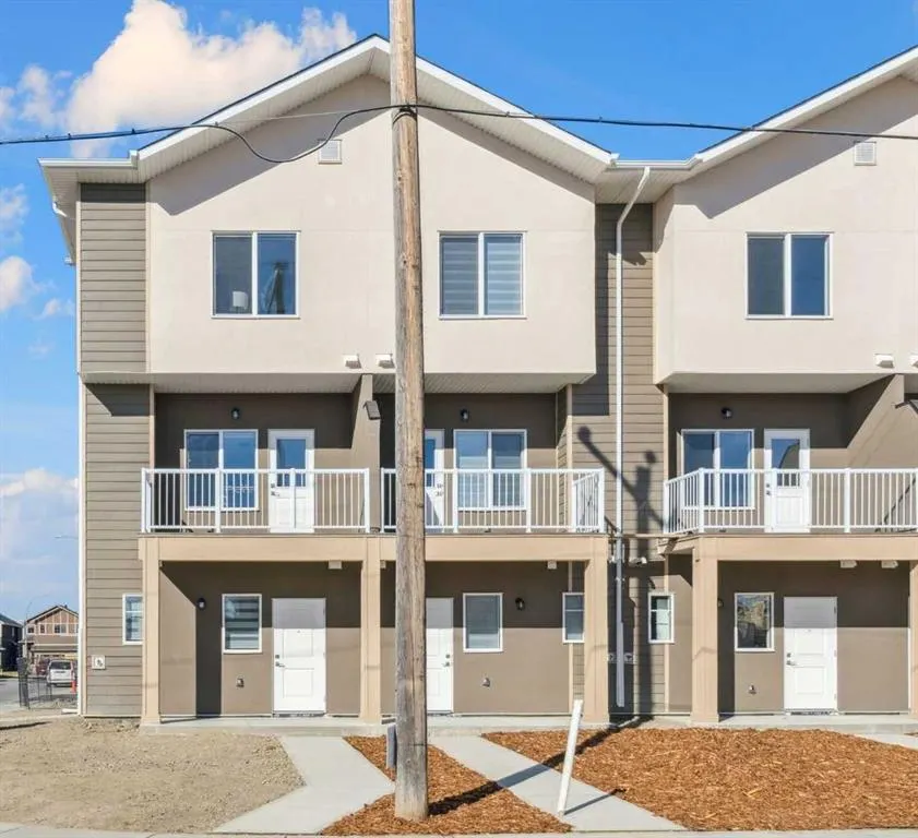 95 Saddlecrest Circle NE, #102