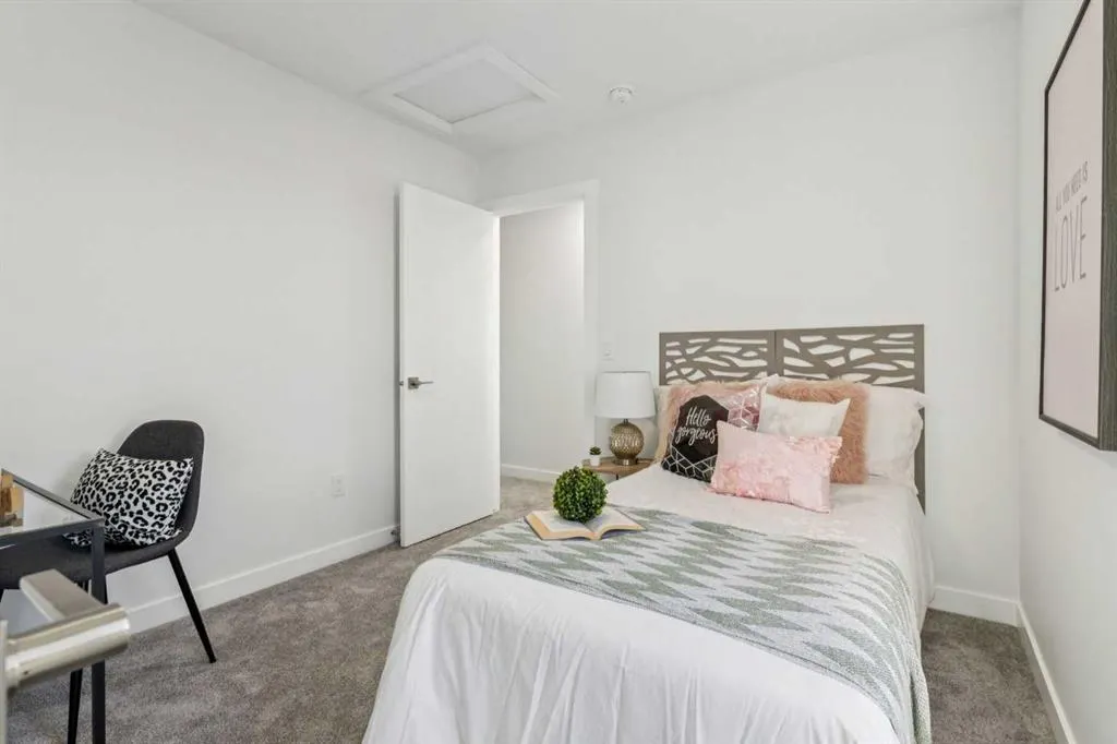 95 Saddlecrest Circle NE, #102